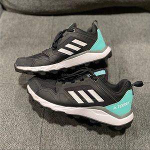 Womens Adidas Agravic Trail Running / Hiking Shoes size 8